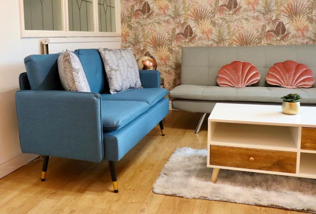 Lovely Staycation With Family Free Parking & Wifi Leeds  Exterior photo