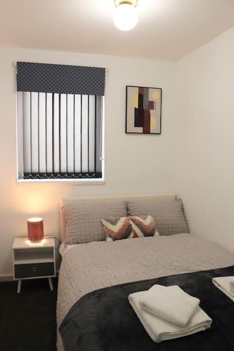 Lovely Staycation With Family Free Parking & Wifi Leeds  Exterior photo