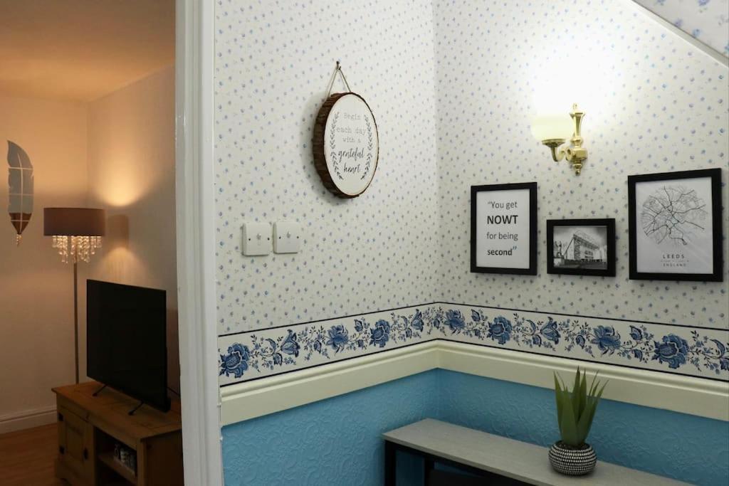 Lovely Staycation With Family Free Parking & Wifi Leeds  Exterior photo