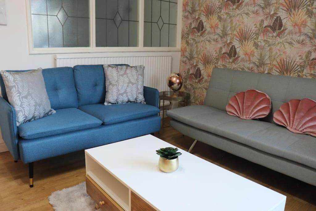Lovely Staycation With Family Free Parking & Wifi Leeds  Exterior photo